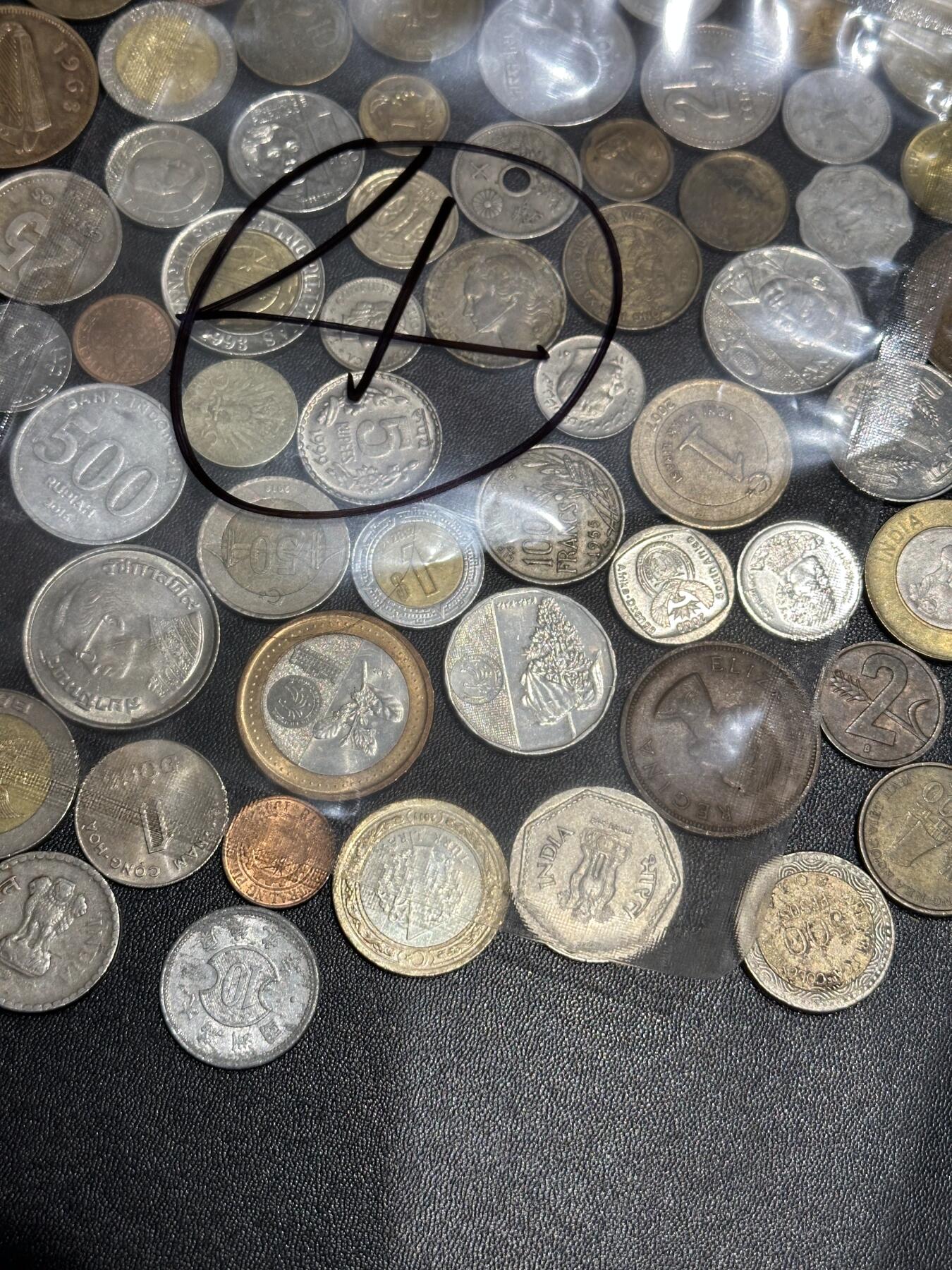 《外钞收藏家》第六百一十六期（精品场）（长期征集拍品、欢迎藏友们联系合作） 硬币包4号 几十枚一起