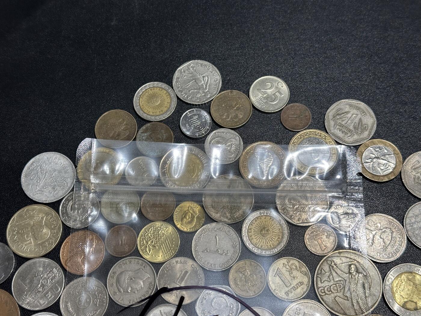 《外钞收藏家》第六百一十六期（精品场）（长期征集拍品、欢迎藏友们联系合作） 硬币包5号 几十枚一起