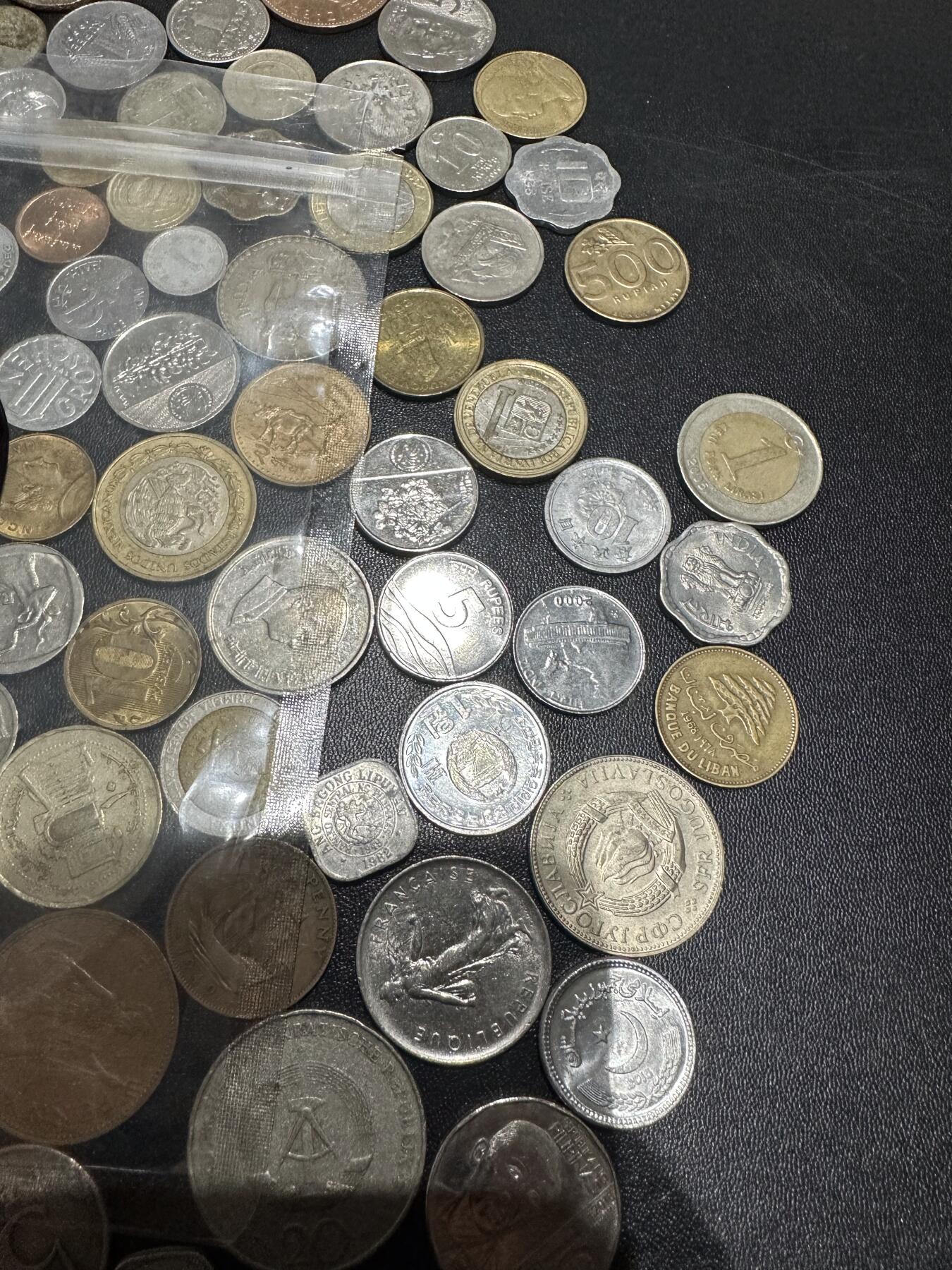 《外钞收藏家》第六百一十六期（精品场）（长期征集拍品、欢迎藏友们联系合作） 硬币包3号 近百枚一起