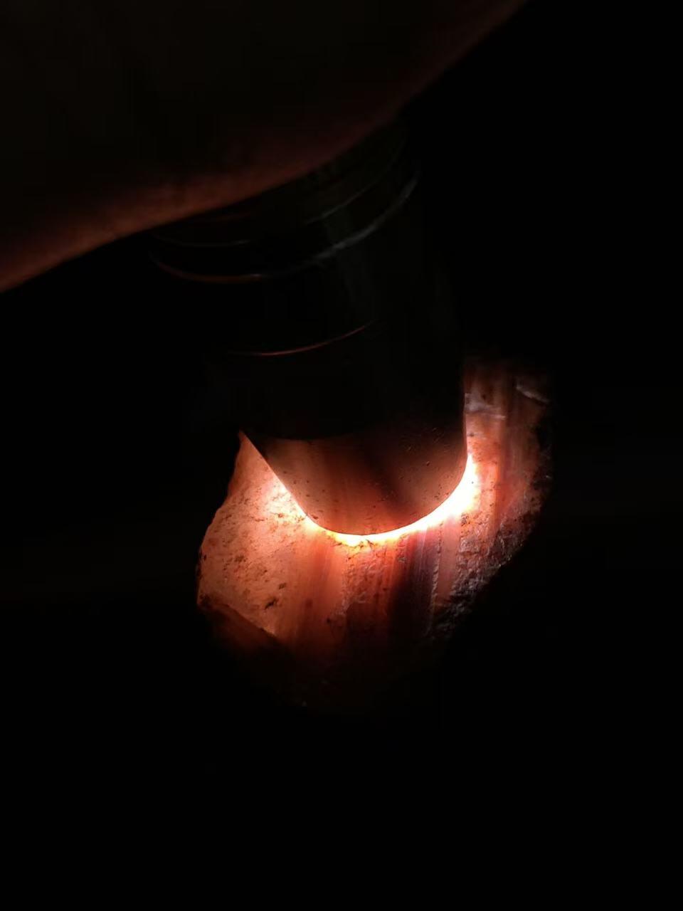 精美原皮冰飘千层纹大开窗料南红玛瑙原石一颗，