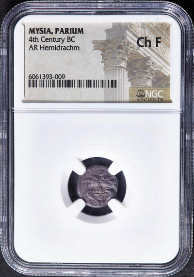【俄甄集藏】2026年(049)03-18星期三 晚 19:30 全场包邮 - 古希腊帕里恩城公元前4世纪半德拉克马美杜莎银币，NGC ChF，黑色原坑包浆，正面蛇发女妖戈尔贡美杜莎，背面是回首公牛，直径13mm
