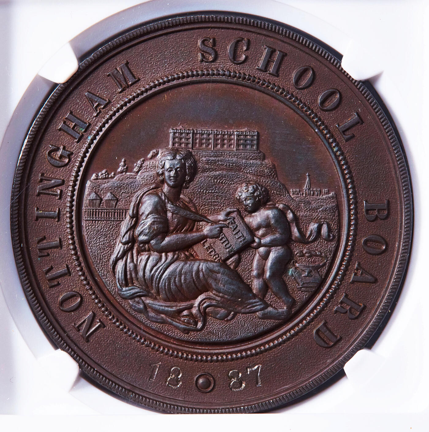 【俄甄集藏】2026年(049)03-18星期三 晚 19:30 全场包邮 英国1887年智慧女神造像诺丁汉学务委员会颁发全勤与守时表彰纪念铜章，NGC MS62，授予J·霍普金斯，巧克力包浆，设计精美，疑似低评，直径41mm