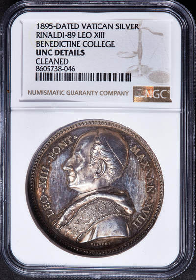 【俄甄集藏】2026年(049)03-18星期三 晚 19:30 全场包邮 - 梵蒂冈教皇国1895年利奥十三世头像纪念本笃会神学院阿文丁山安瑟伦学院成立十周年大银章，NGC UNCD，高浮雕，类精制底板，黄油彩老包浆