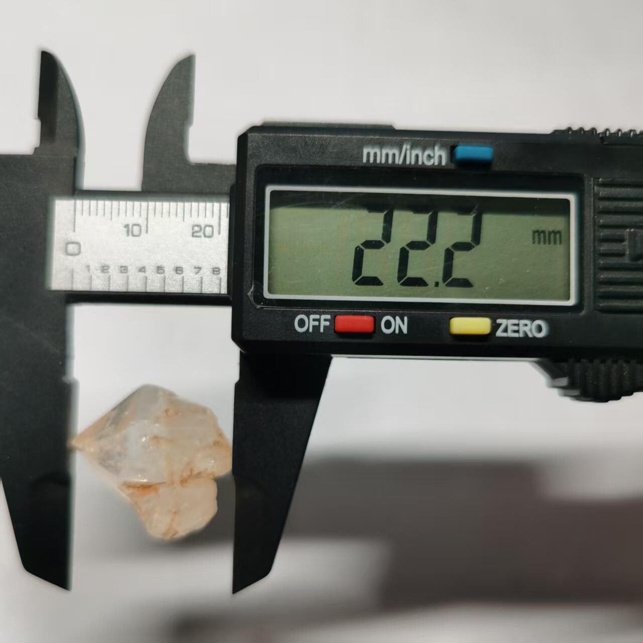 七河·藏家水晶矿标化石小拍（总第41期） 藏家出品 X741（10） 马达加斯加红泥油胆水晶原石矿标（盒子矿）