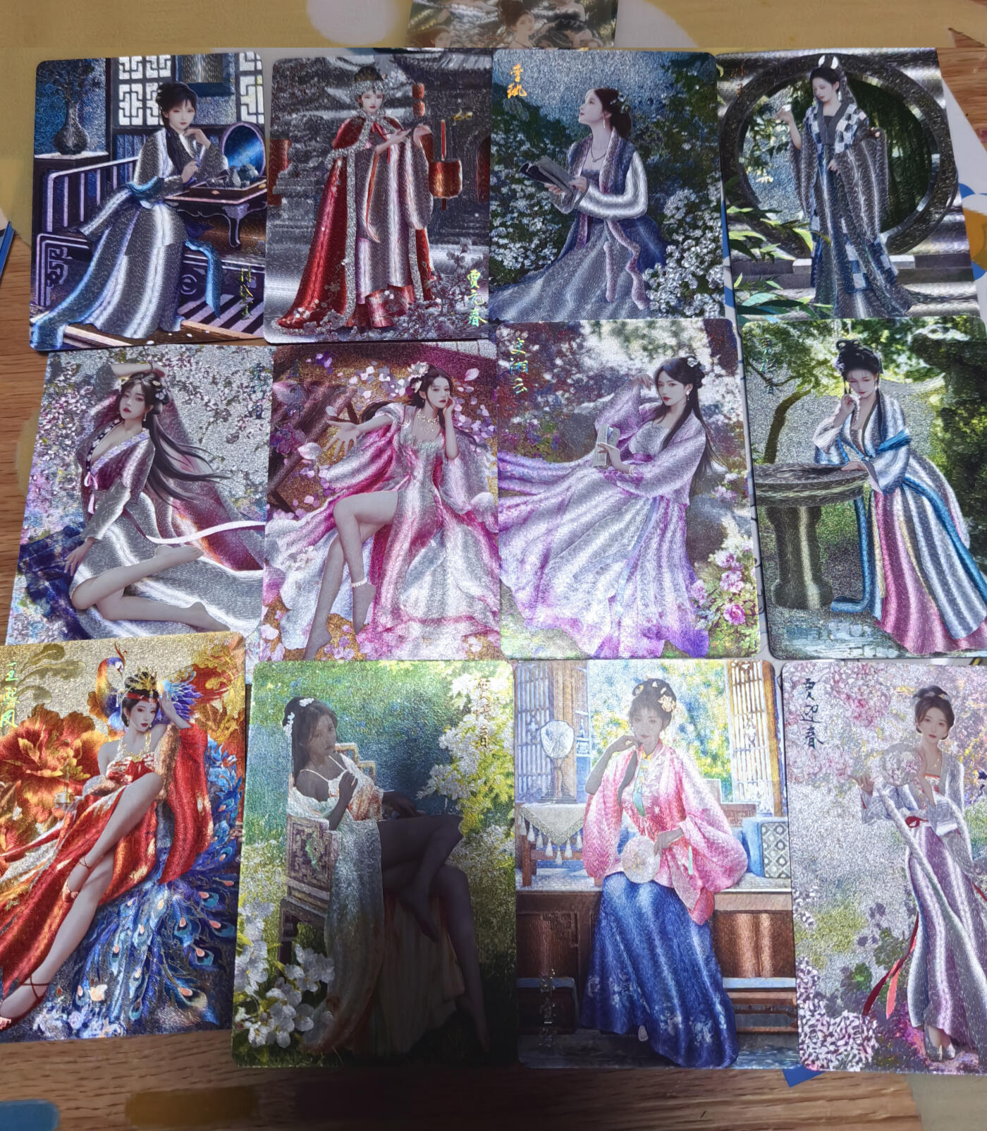 琦卡当当铺～第36期★★新年快乐~各种类型亲签A4都有~支持寄存★★~【9点40结束】扫码加群抽[包邮券]~ 炎卡文化燎原灰与老师绘绘红楼梦粗闪13张人物正常版本非常好看