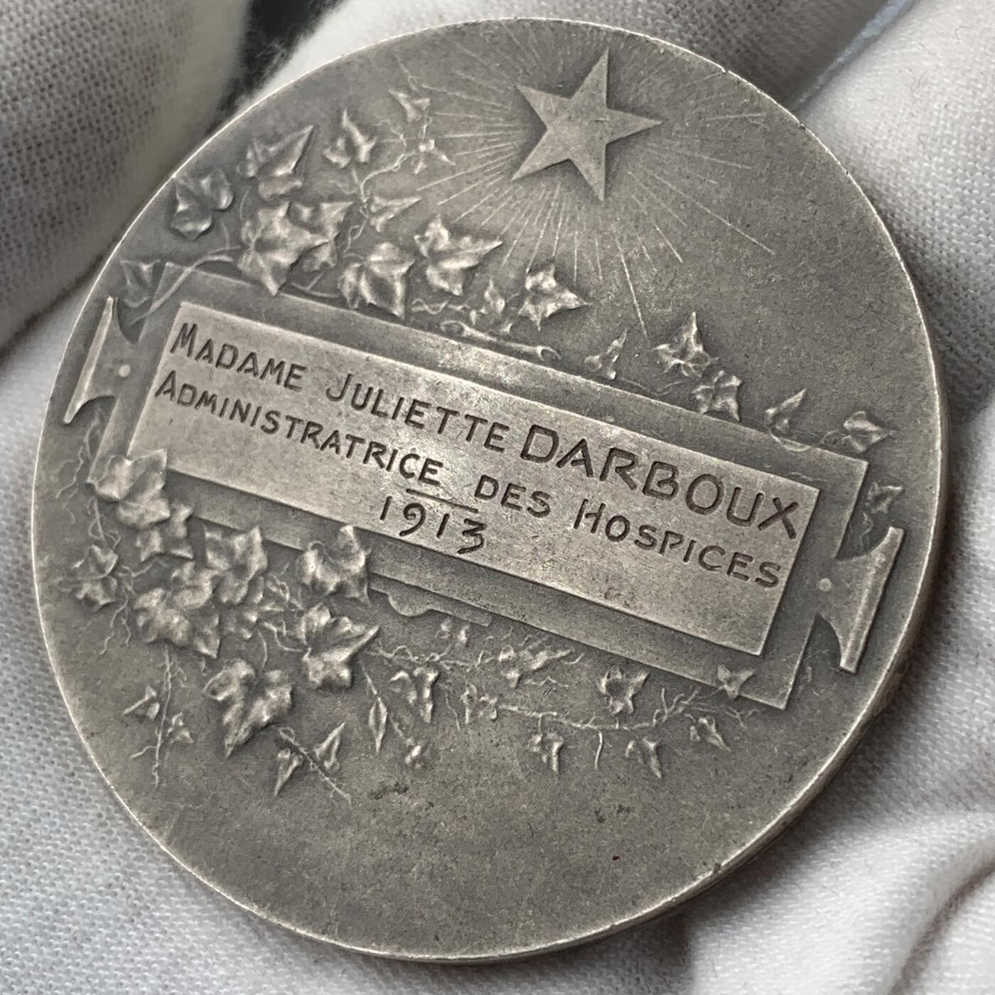 掌中浮雕-藏着的欧洲第054场 1913年法国马赛市民医院银章，50mm，63.5g