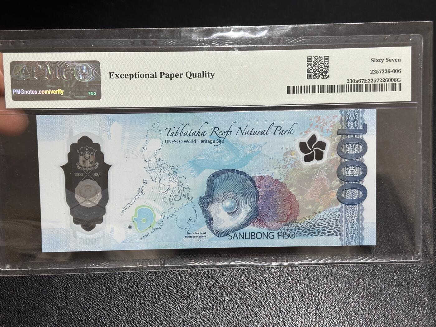 《外钞收藏家》第六百一十六期（精品场）（长期征集拍品、欢迎藏友们联系合作） 2022年菲律宾1000比索 AA冠 PMG67 无47尾8 获奖钞