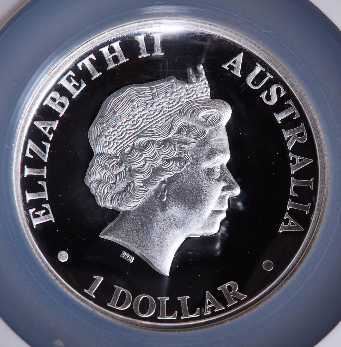 【俄甄集藏】2026年(049)03-18星期三 晚 19:30 全场包邮 澳大利亚2010年珀斯厂袋鼠曲面1盎司精制1元银币，NGC PF70UC，特殊标签，重1盎司，999银，发行量20000枚