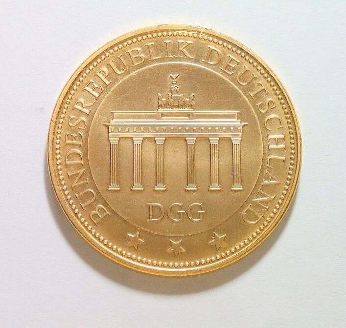 【旋风钱币】3月14日19:00准时开拍 精美欧洲币章、银币银章、第三帝国钱币等 全场包邮！ 德国勃兰登堡门+鹰徽+州徽 高浮雕精制大镀金章 40MM