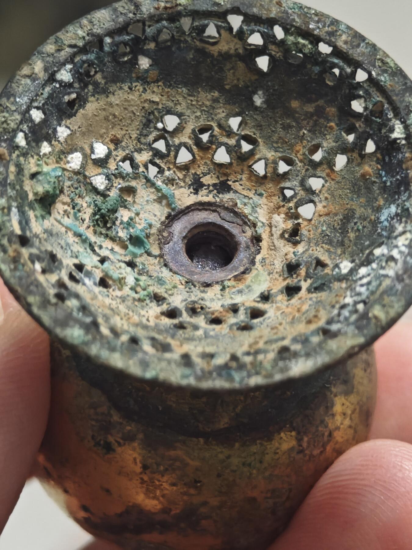 橙子收藏第五期 清代官员铜鎏金福寿纹镂空帽顶 ，是清代冠服制度与吉祥文化的实物见证