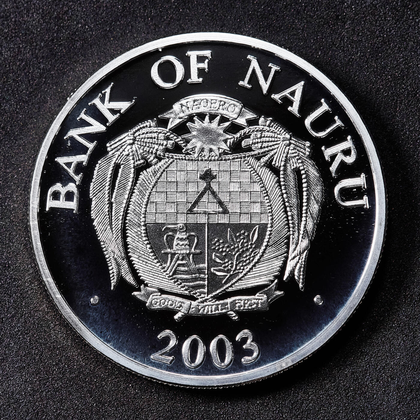 【俄甄集藏】2026年(049)03-18星期三 晚 19:30 全场包邮 瑙鲁2003年纪念欧元成为欧元区唯一法定货币1周年10元精制幻彩大银币，重31.1克，999银，发行量5000枚