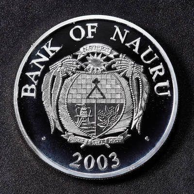 【俄甄集藏】2026年(049)03-18星期三 晚 19:30 全场包邮 - 瑙鲁2003年纪念欧元成为欧元区唯一法定货币1周年10元精制幻彩大银币，重31.1克，999银，发行量5000枚