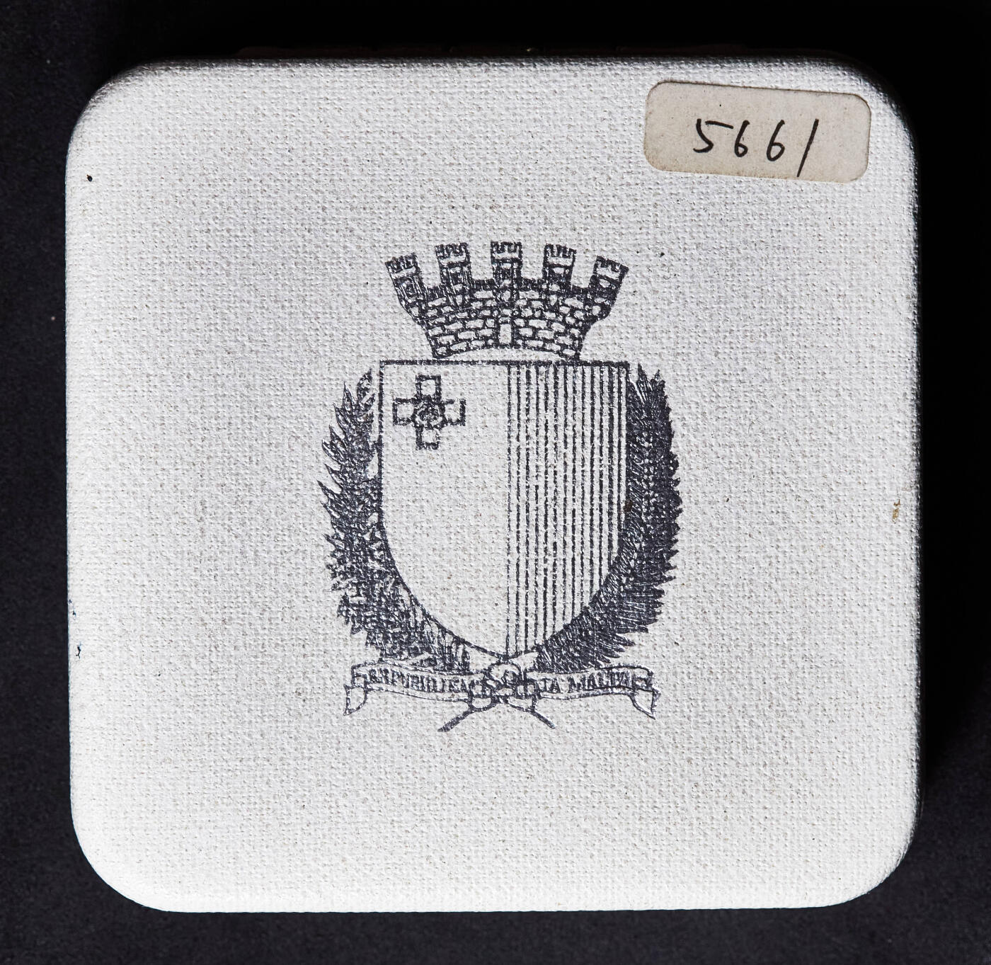 【俄甄集藏】2026年(049)03-18星期三 晚 19:30 全场包邮 马耳他1989年前总理、政治家乔治·博尔格·奥利维尔头像纪念独立25周年2里拉精制银币，原盒，重17克，925银，发行量7500枚