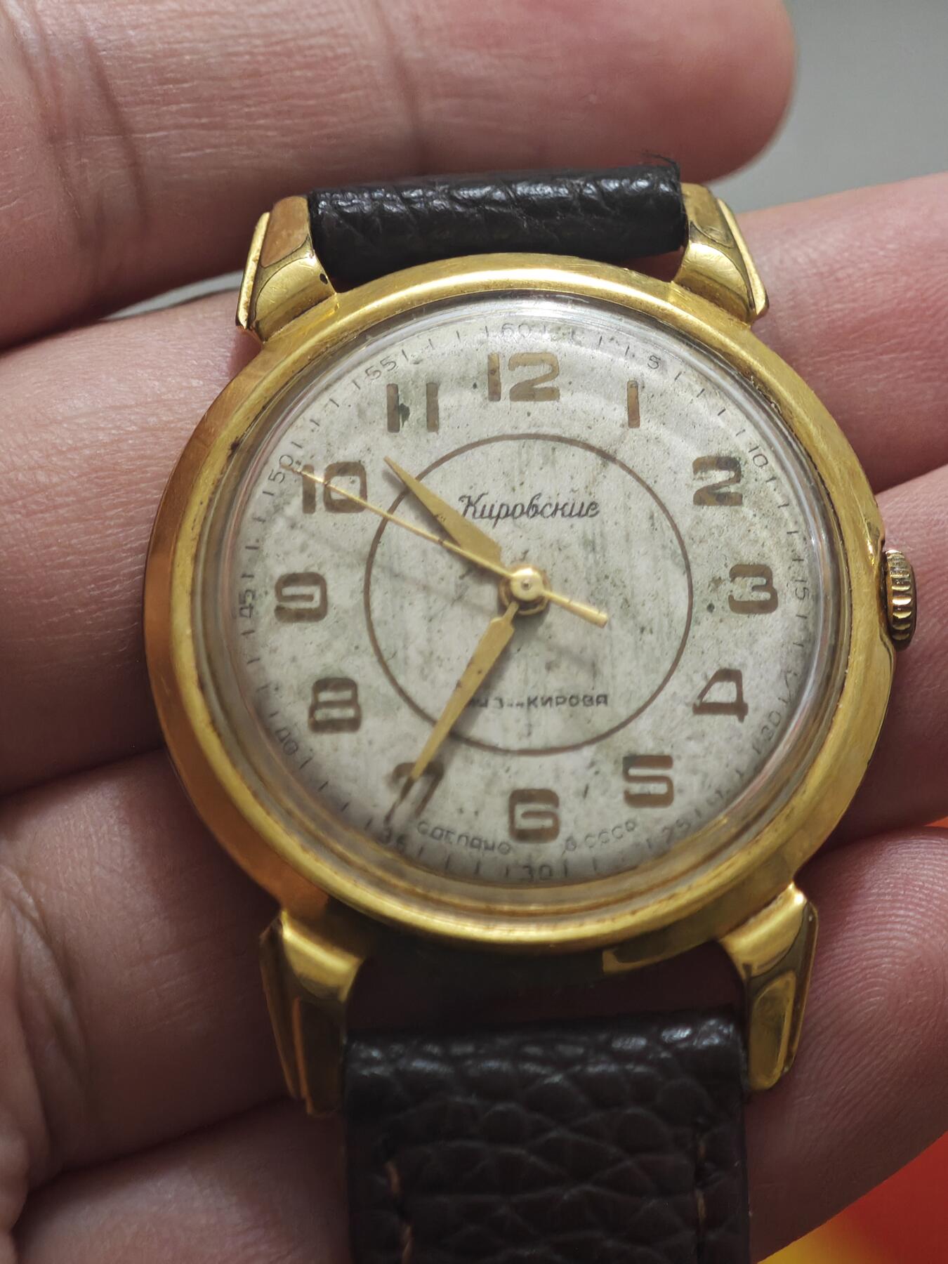 橙子收藏第五期 苏联（基洛夫斯基）镀金手动机械腕表， (可走针)  这是一枚苏联时期基洛夫第一钟表厂（1-й МИЗ имени Кирова）生产的手动机械腕表，以纪念布尔什维克领袖谢尔盖·基洛夫，是苏式早期制表工业的经典代表作