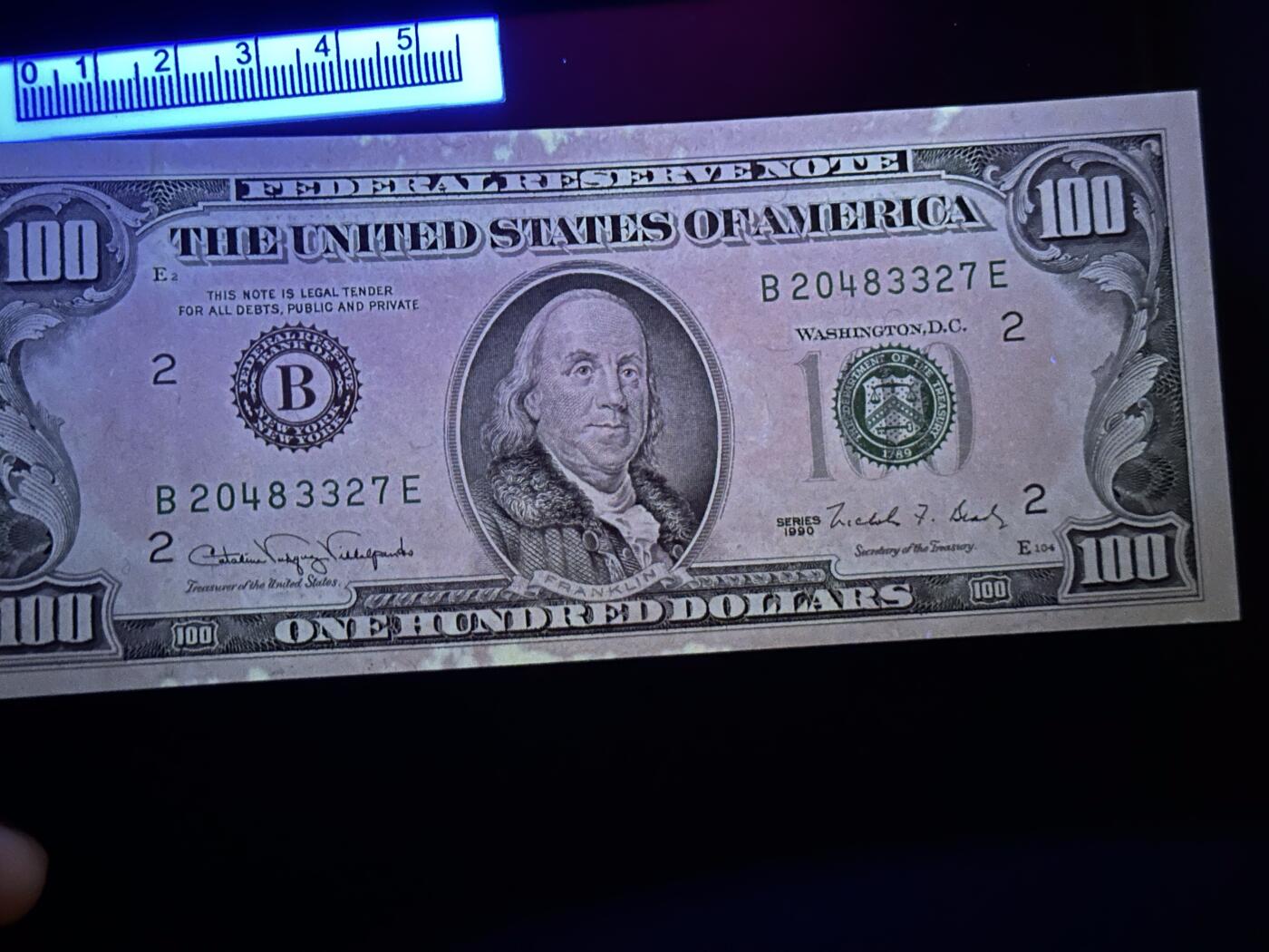 《外钞收藏家》第六百一十六期（精品场）（长期征集拍品、欢迎藏友们联系合作） 1990年美国小头版100美元 全新 轻微潮