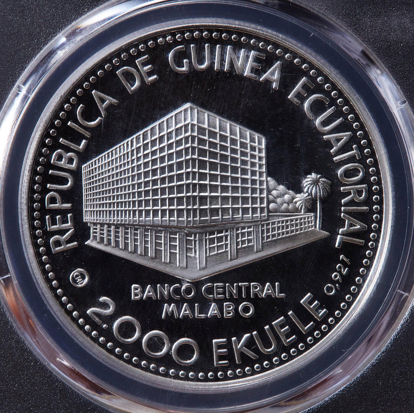 【俄甄集藏】2026年(049)03-18星期三 晚 19:30 全场包邮 赤道几内亚1980年野生动物-非洲猎豹2000依库雷精制大银币，PCGS PR68DC，重31克，927银，发行1000枚，稀有