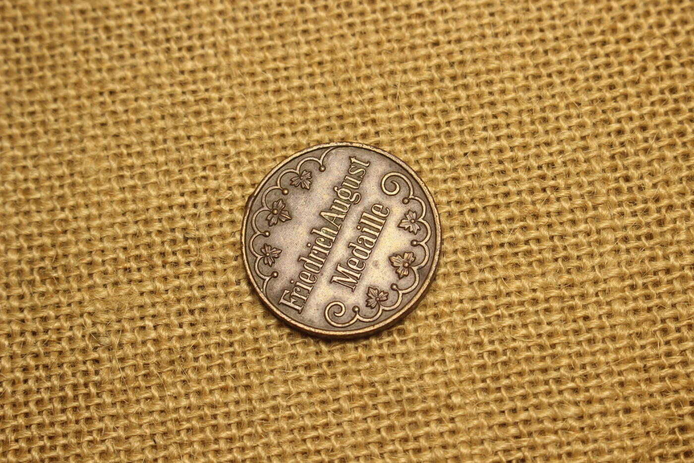 2026.3.14德系主题拍卖 一战萨克森公国铜级弗雷德里希·奥古斯特奖章，铜质，经过原主人抛光打磨