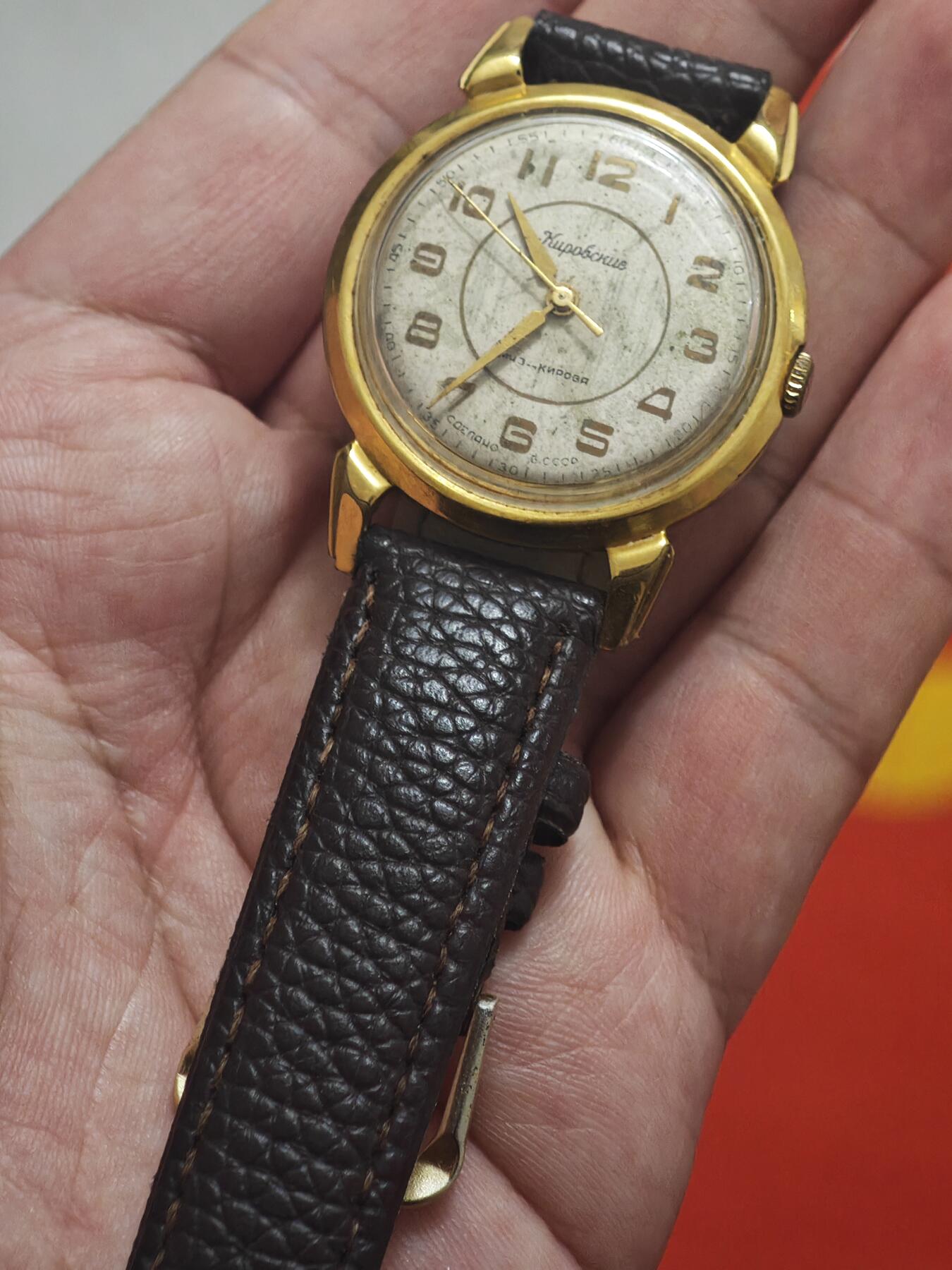 橙子收藏第五期 苏联（基洛夫斯基）镀金手动机械腕表， (可走针)  这是一枚苏联时期基洛夫第一钟表厂（1-й МИЗ имени Кирова）生产的手动机械腕表，以纪念布尔什维克领袖谢尔盖·基洛夫，是苏式早期制表工业的经典代表作