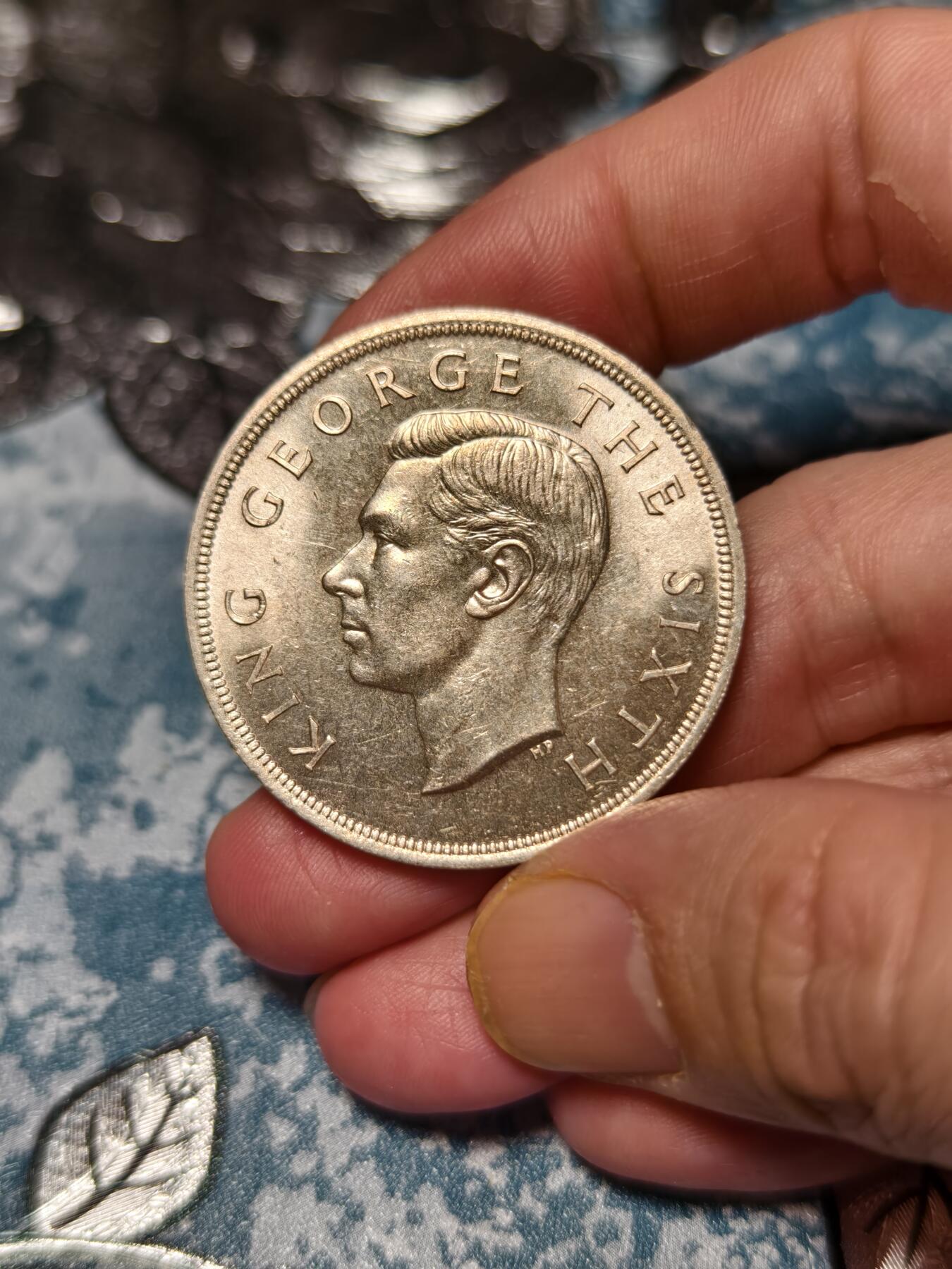 抚柳草堂-第十五期章牌钱币  奖章勋章限时免佣 满百包邮 放漏专场 1949乔治六世访问新西兰克朗银币 重28.2g 近未流通原光美品