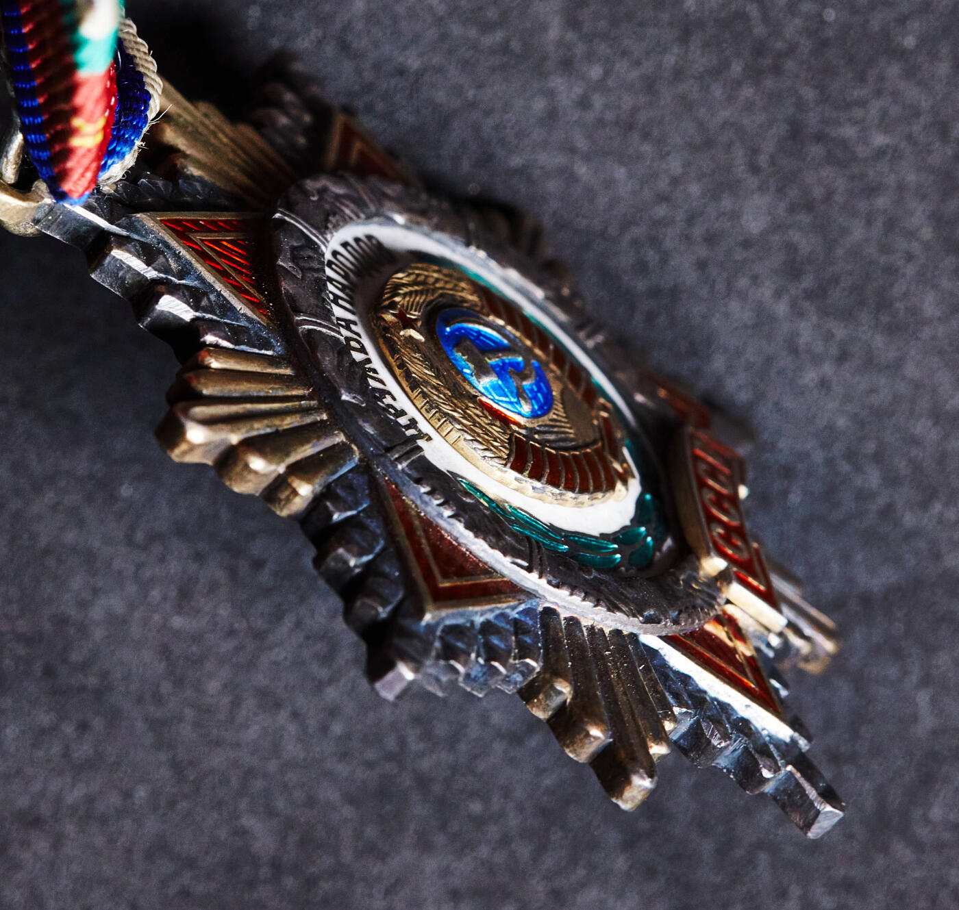 【俄甄集藏】2026年(049)03-18星期三 晚 19:30 全场包邮 苏联各民族友谊勋章，银质局部镀金珐琅，34248号，全品，章体直径：45mm，绶带+勋章总重量：46.5克