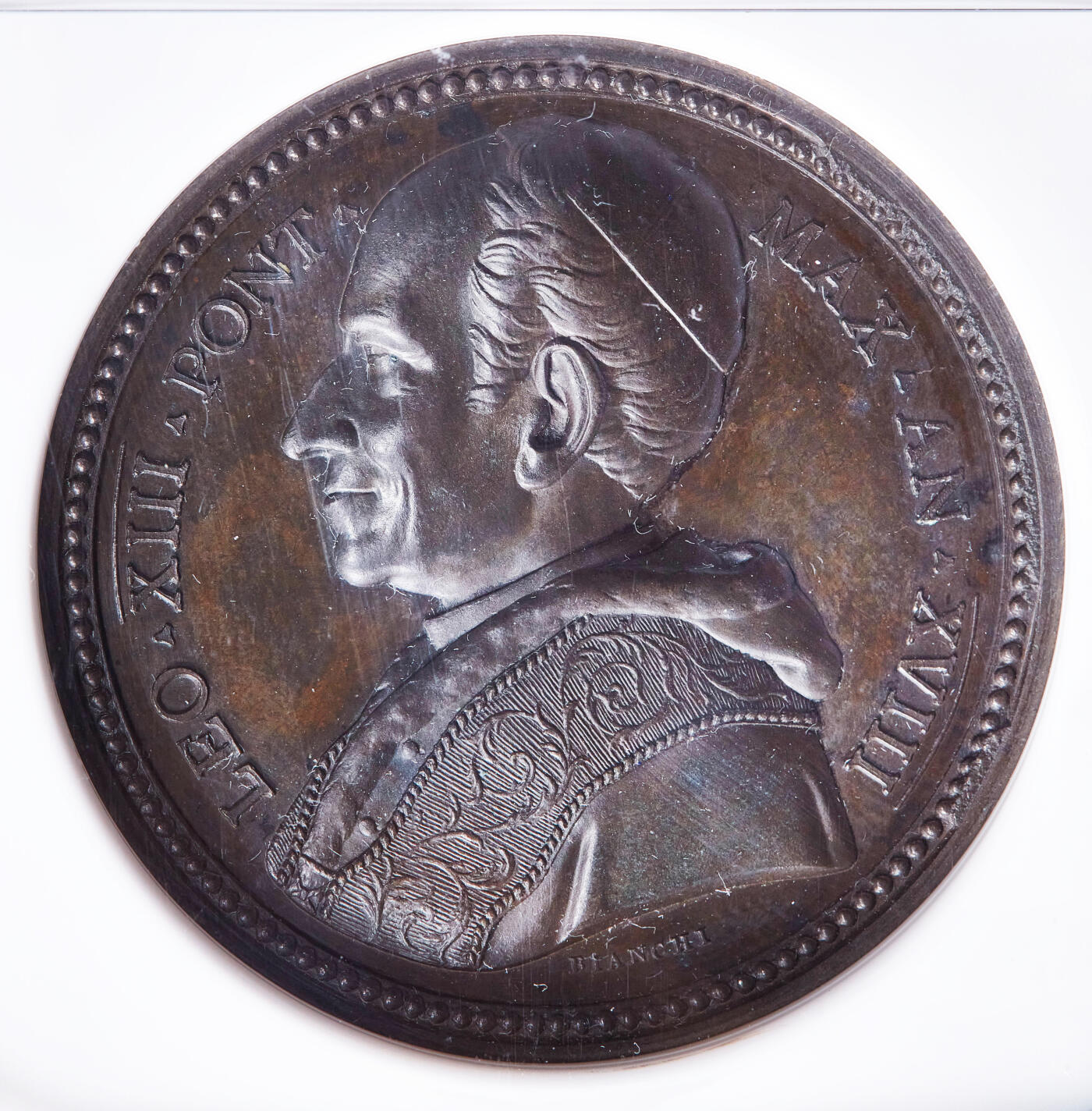 【俄甄集藏】2026年(049)03-18星期三 晚 19:30 全场包邮 梵蒂冈教皇国1895年利奥十三世头像纪念本笃会神学院阿文丁山安瑟伦学院成立十周年大铜章，NGC MS62，高浮雕，巧克力包浆