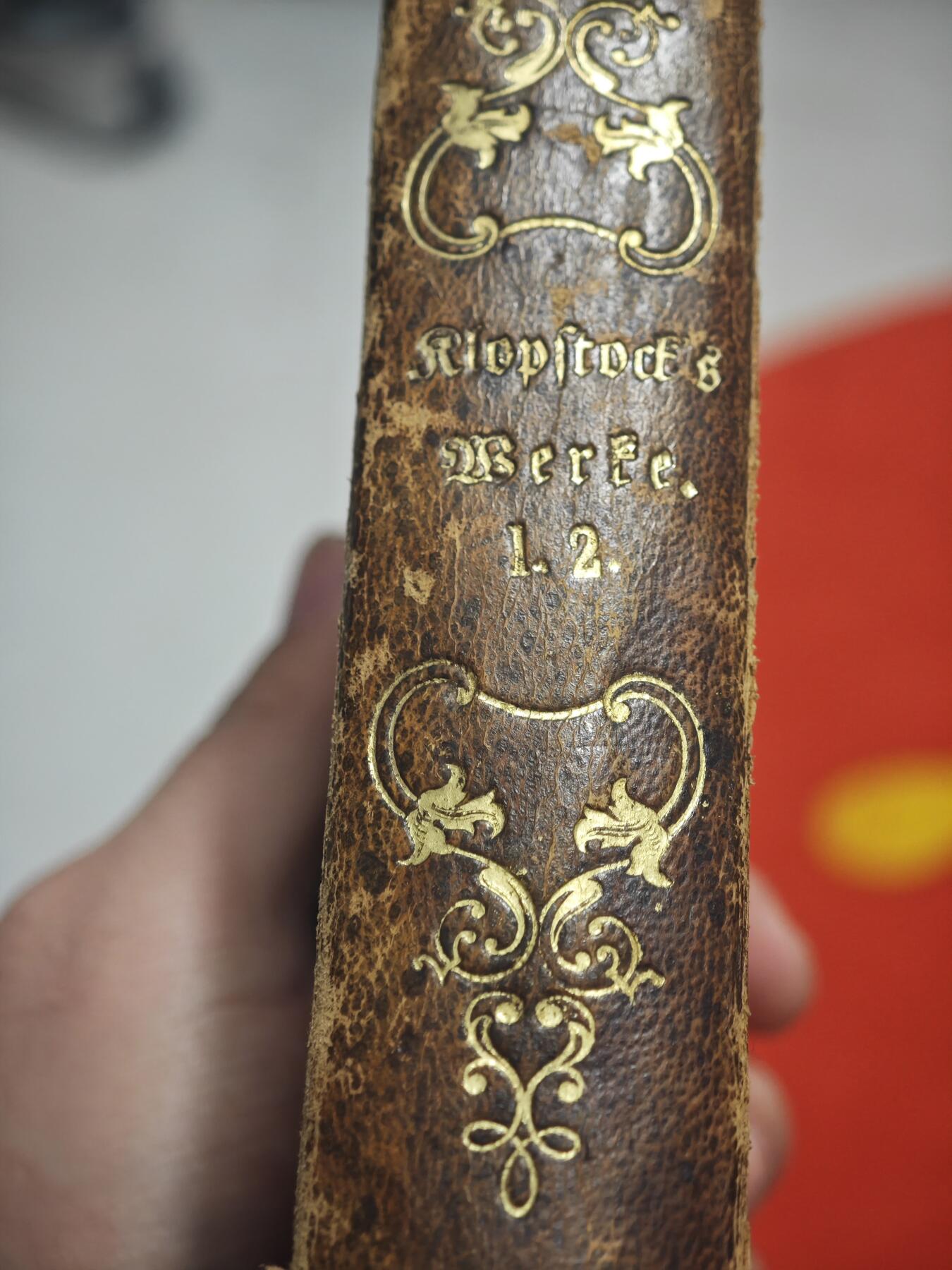 橙子收藏第五期 弗里德里希·戈特利布·克洛普施托克《全集1.2》（1854年版   收藏家签名版  这是一套19世纪德国经典文学珍本，为德国启蒙运动时期伟大诗人弗里德里希·戈特利布·克洛普施托克（Friedrich Gottlieb Klopstock，1724–1803，1854年由莱比锡出版社出版，是研究德国文学与宗教史诗传统的珍贵实物。