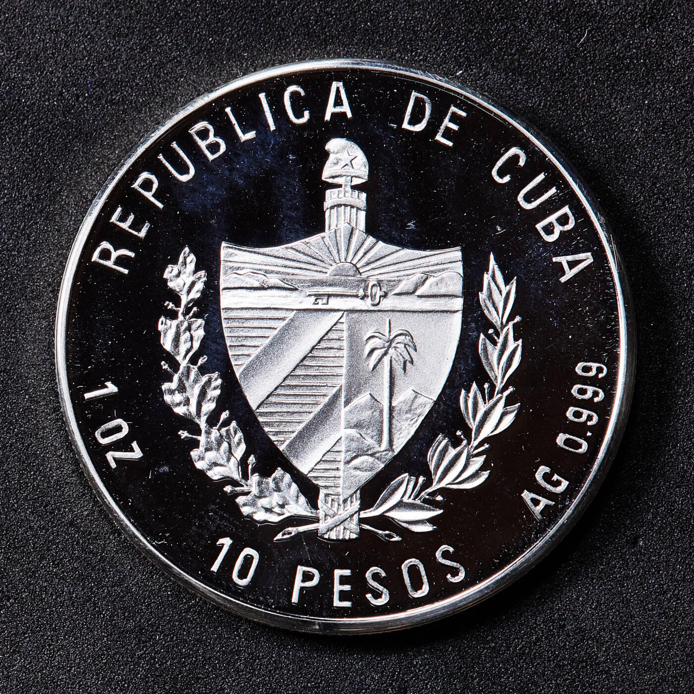 【俄甄集藏】2026年(049)03-18星期三 晚 19:30 全场包邮 古巴1997年纪念卡斯特罗访问梵蒂冈同教皇保罗二世会见10比索精制大银币，重31.1克，999银，发行量10000枚