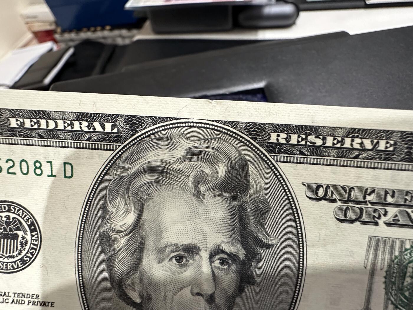 《外钞收藏家》第六百一十六期（精品场）（长期征集拍品、欢迎藏友们联系合作） 美国小头版5、10、20美元 全新轻微潮+大头版20美元AU 四张一起