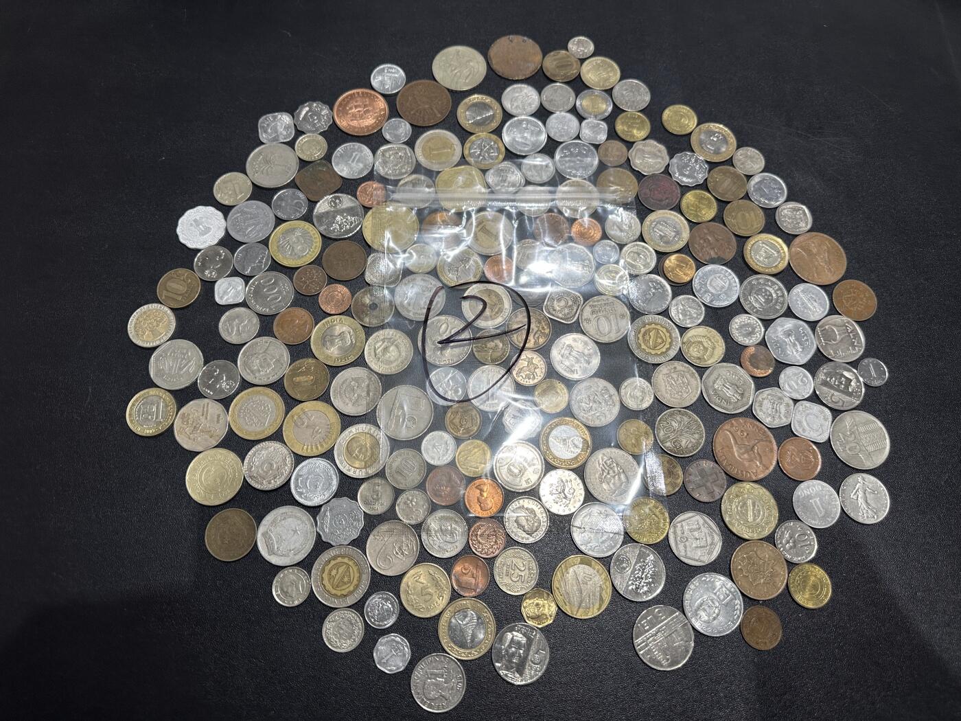 《外钞收藏家》第六百一十六期（精品场）（长期征集拍品、欢迎藏友们联系合作） 硬币包2号 100多枚