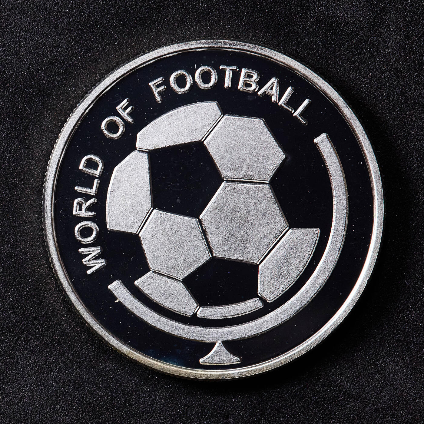 【俄甄集藏】2026年(049)03-18星期三 晚 19:30 全场包邮 乌干达2002年纪念日韩足球世界杯1000先令精制大银币，重25.1克，999银，设计简约而精美