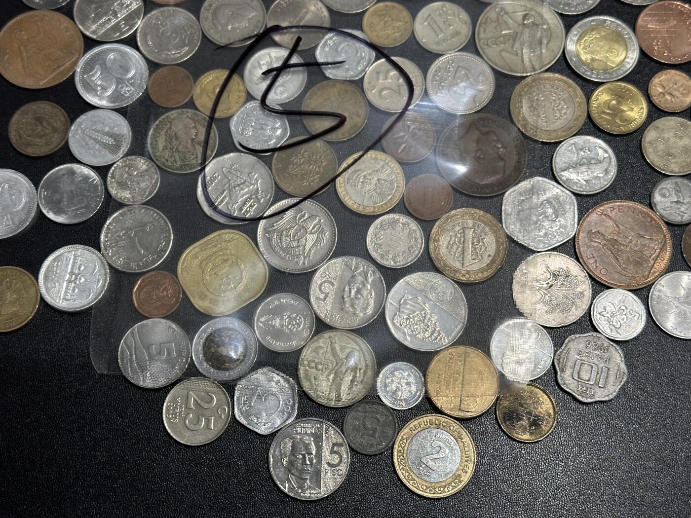 《外钞收藏家》第六百一十六期（精品场）（长期征集拍品、欢迎藏友们联系合作） 硬币包5号 几十枚一起