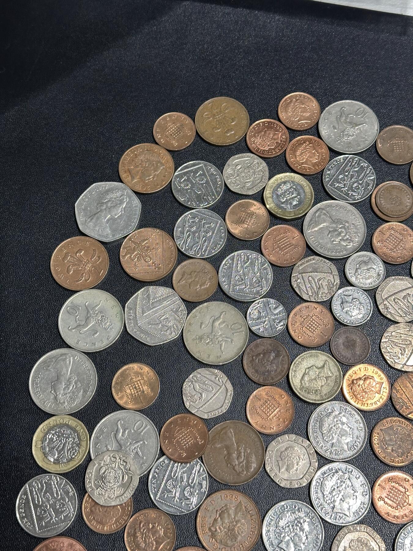 《外钞收藏家》第六百一十六期（精品场）（长期征集拍品、欢迎藏友们联系合作） 英国和英属元硬币几十枚一起