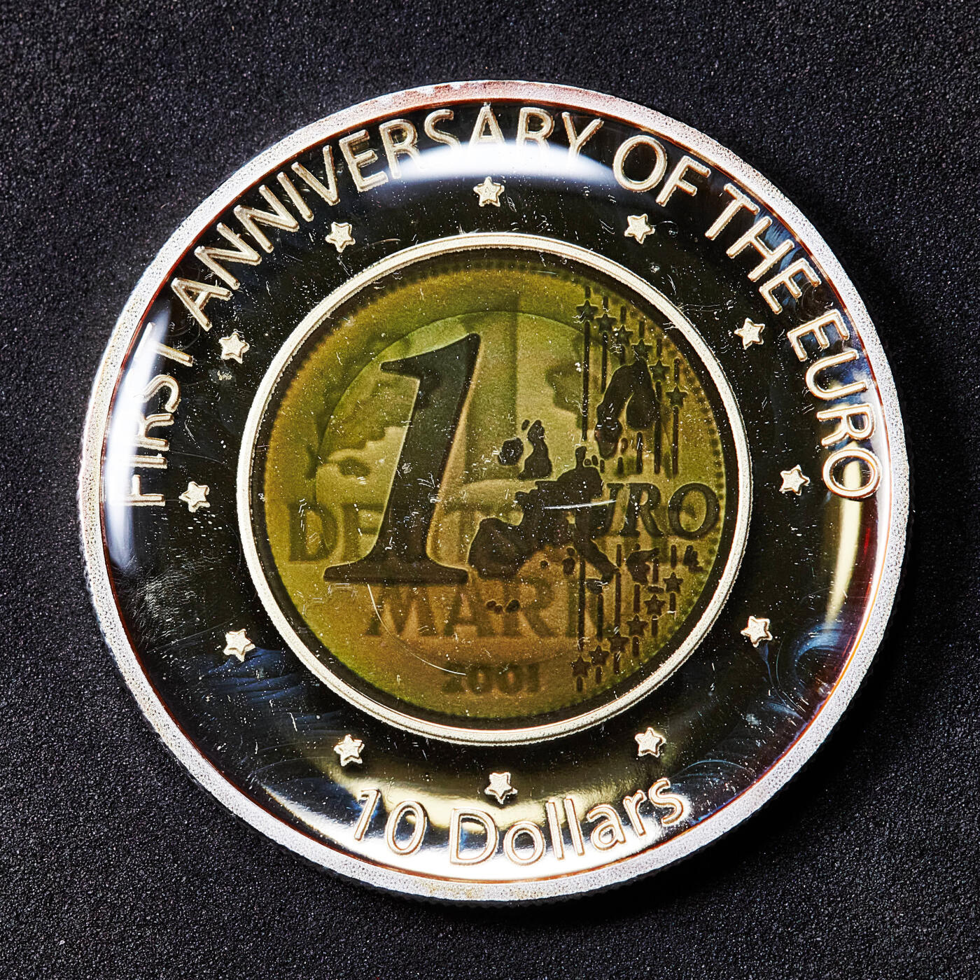 【俄甄集藏】2026年(049)03-18星期三 晚 19:30 全场包邮 瑙鲁2003年纪念欧元成为欧元区唯一法定货币1周年10元精制幻彩大银币，重31.1克，999银，发行量5000枚