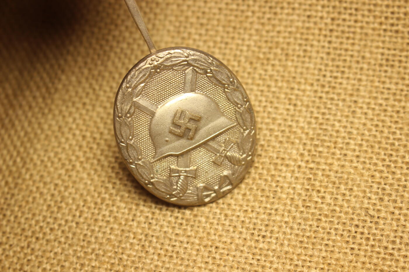 2026.3.14德系主题拍卖 【疑似战后造】德三银战伤，铜合金镀银，细节较为锐利，可能为战后原厂制造