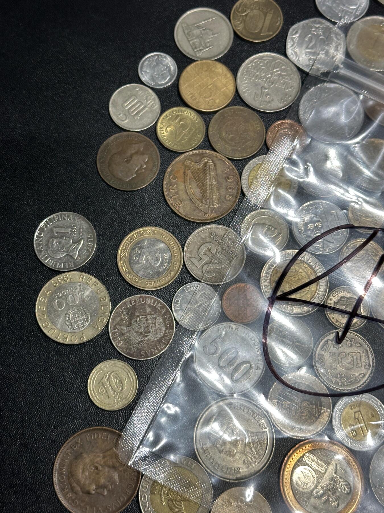 《外钞收藏家》第六百一十六期（精品场）（长期征集拍品、欢迎藏友们联系合作） 硬币包4号 几十枚一起