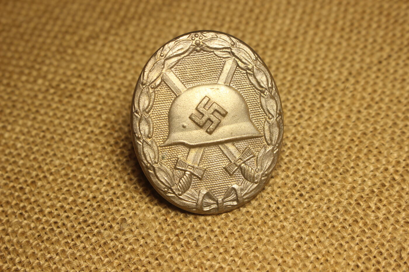 2026.3.14德系主题拍卖 【疑似战后造】德三银战伤，铜合金镀银，细节较为锐利，可能为战后原厂制造