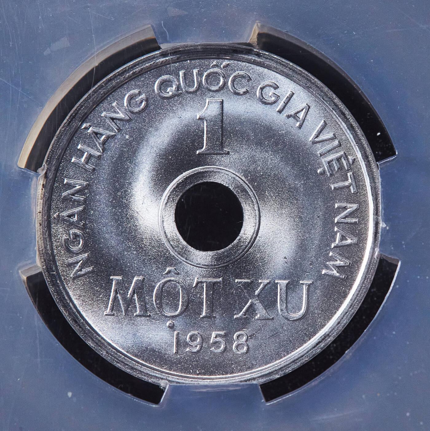 【俄甄集藏】2026年(049)03-18星期三 晚 19:30 全场包邮 越南1958年中孔1绪铝币，信泰 MS68，转光，顶级品相
