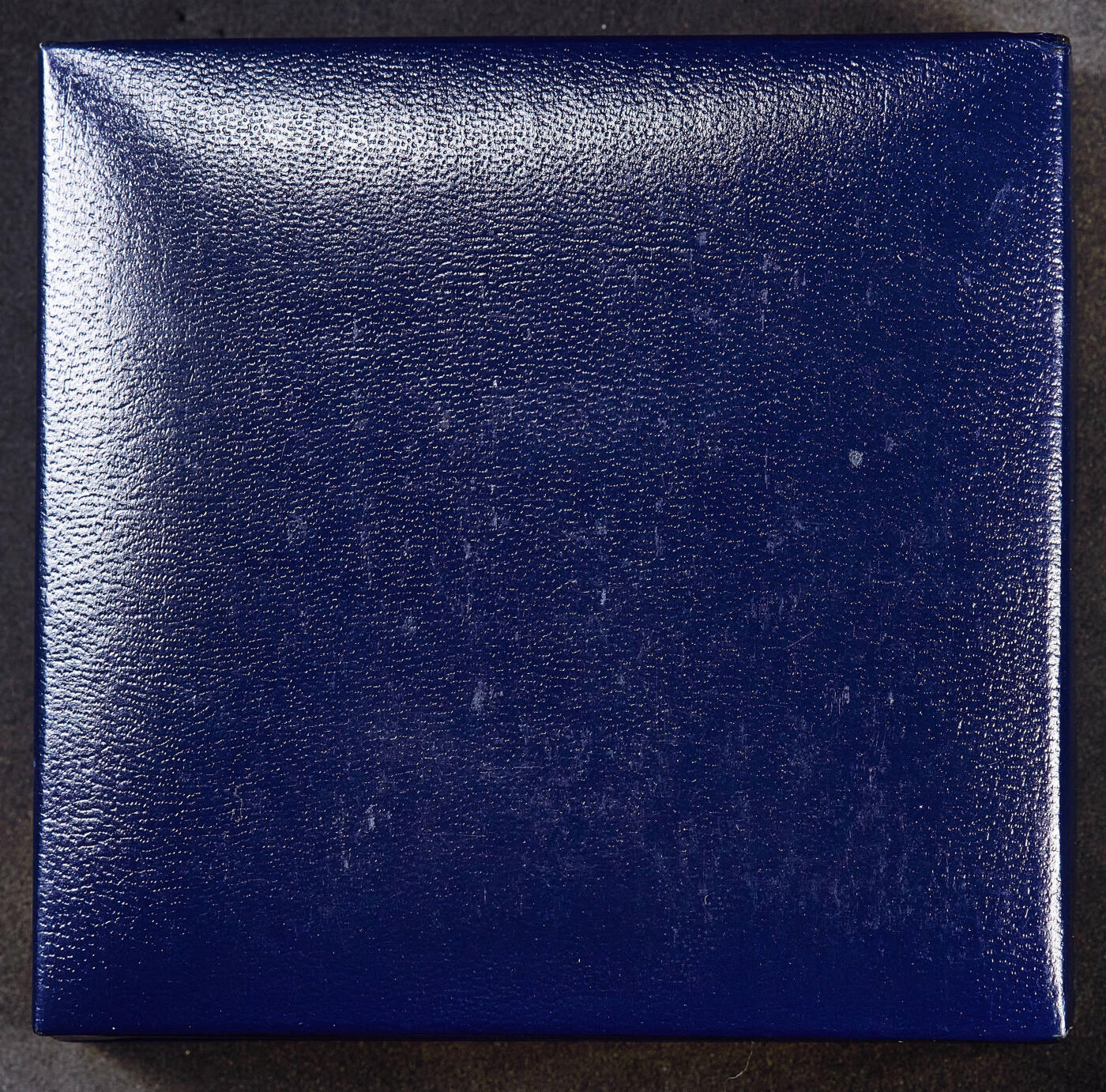 【俄甄集藏】2026年(049)03-18星期三 晚 19:30 全场包邮 巴拉圭2013年纪念以土著民族瓜拉尼命名的货币成为法定货币70周年1瓜拉尼精制大银币，原盒证，重27克，925银，发行量700枚，稀有品种