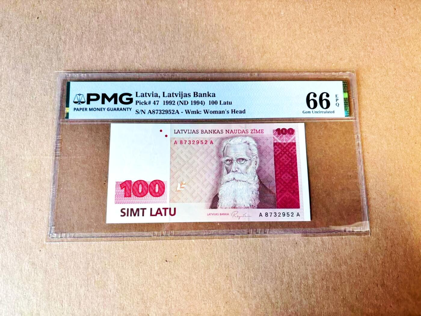 【Blue Auction】世界纸币精拍第793期——18级TOP拍卖/信誉/品质/专业/高效💫  【AA冠】拉脱维亚 1992年100拉图 大胡子 PMG66EPQ 