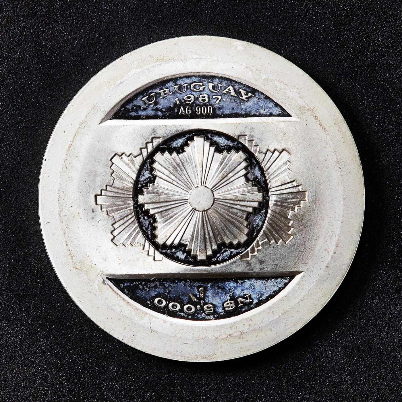 【俄甄集藏】2026年(049)03-18星期三 晚 19:30 全场包邮 乌拉圭1987年纪念中央银行成立20周年5000比索精制大银币，重25克，900银，发行量10000枚，大部分回炉了