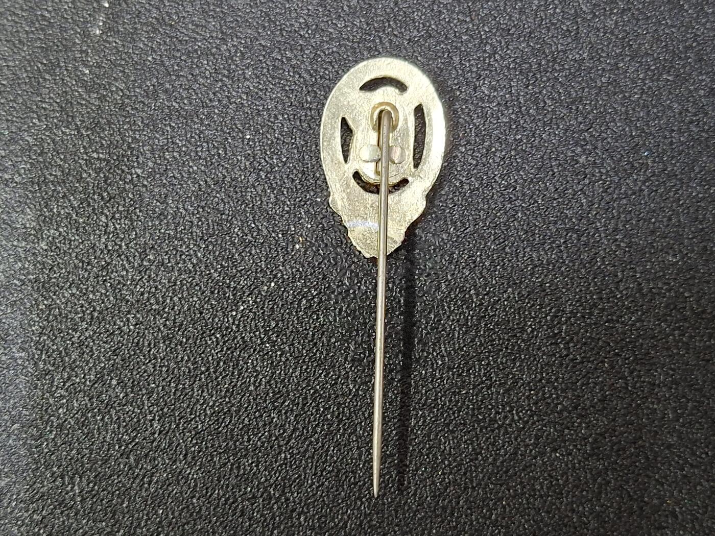 西秦中古拍卖第八十期  东德 民主德国体能证章