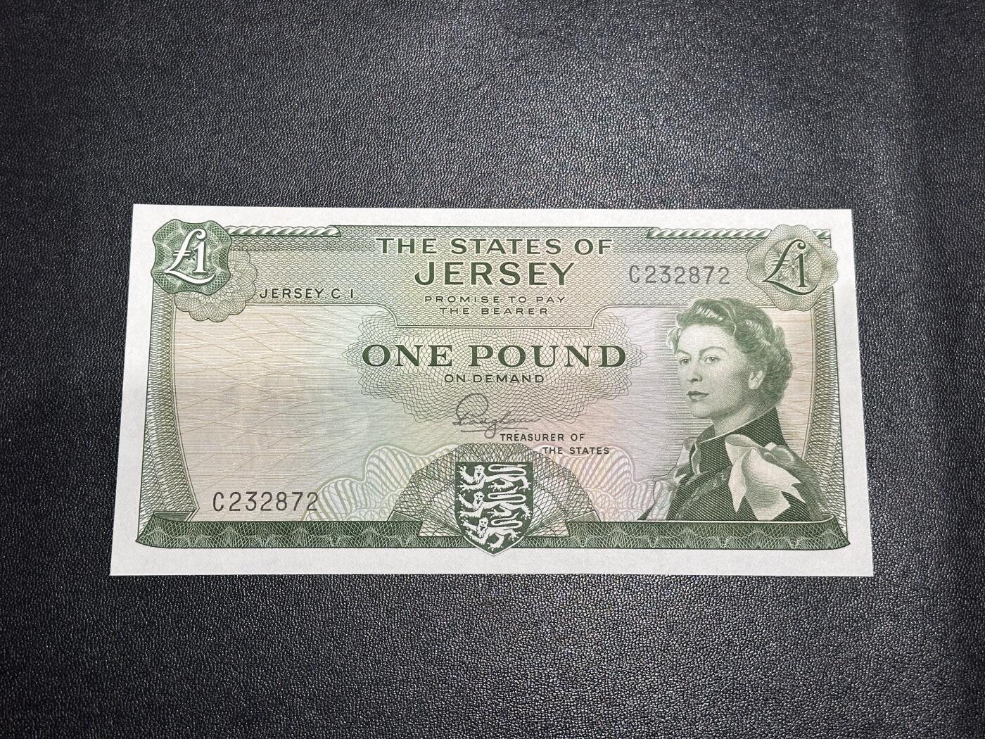 《外钞收藏家》第六百一十六期（精品场）（长期征集拍品、欢迎藏友们联系合作） 泽西 戎装女王1镑 全新 轻微潮点 号码无4