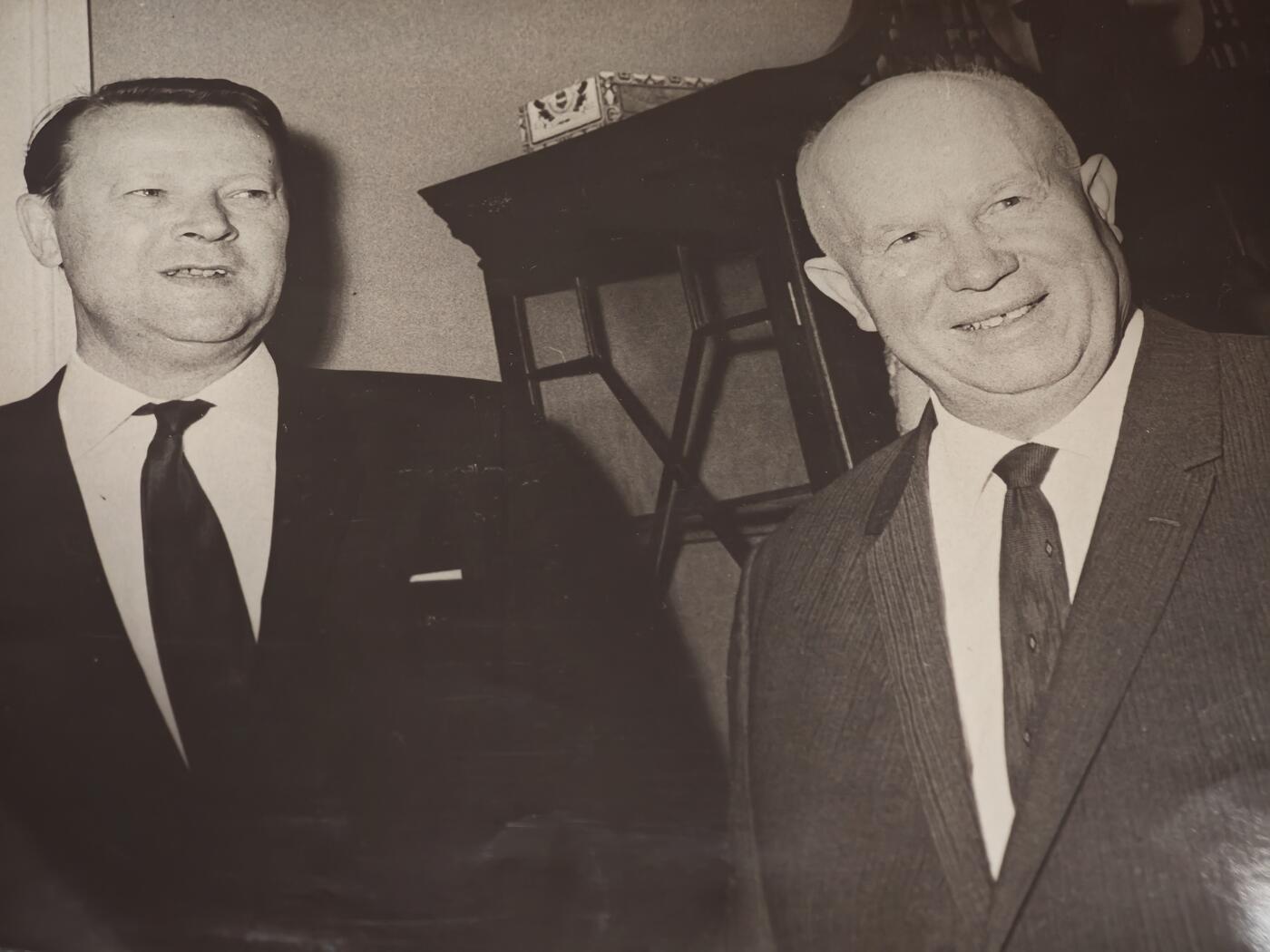 橙子收藏第五期 赫鲁晓夫访问丹麦会晤丹麦首相老照片，是1964年冷战后期苏联与北欧国家外交互动的一手纪实史料，由塔斯社特约记者В. Егоров拍摄，留存了苏联高层对西欧外交的关键瞬间。