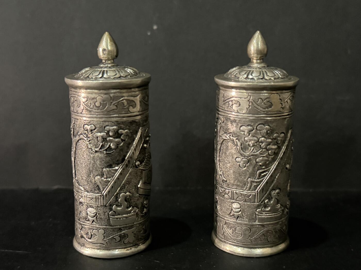 海外回流精品专场 法国回流清代银盒一对（高；6.5cm，重量合计40.4g，无银标）