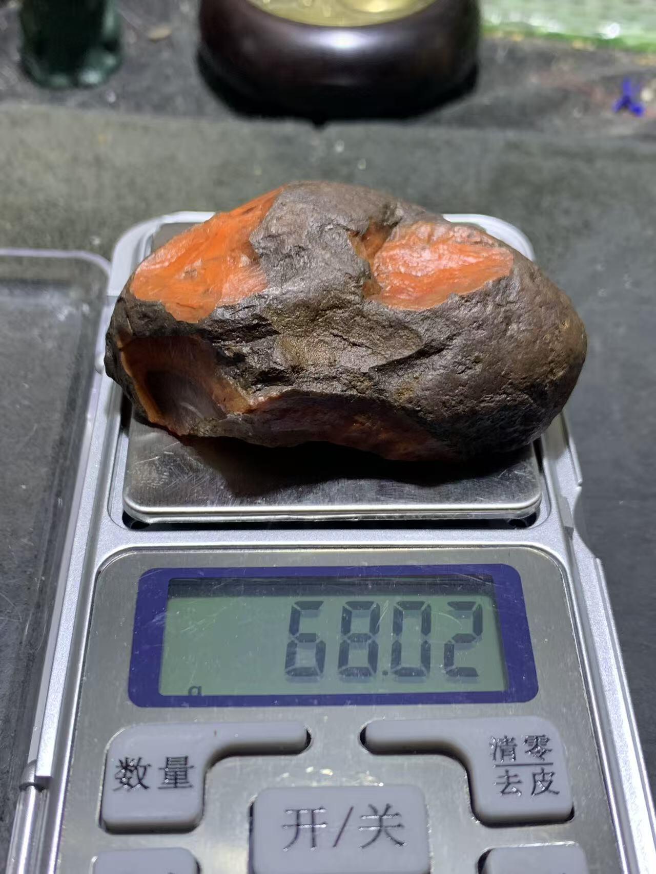 精美原皮冰飘千层纹大开窗料南红玛瑙原石一颗，