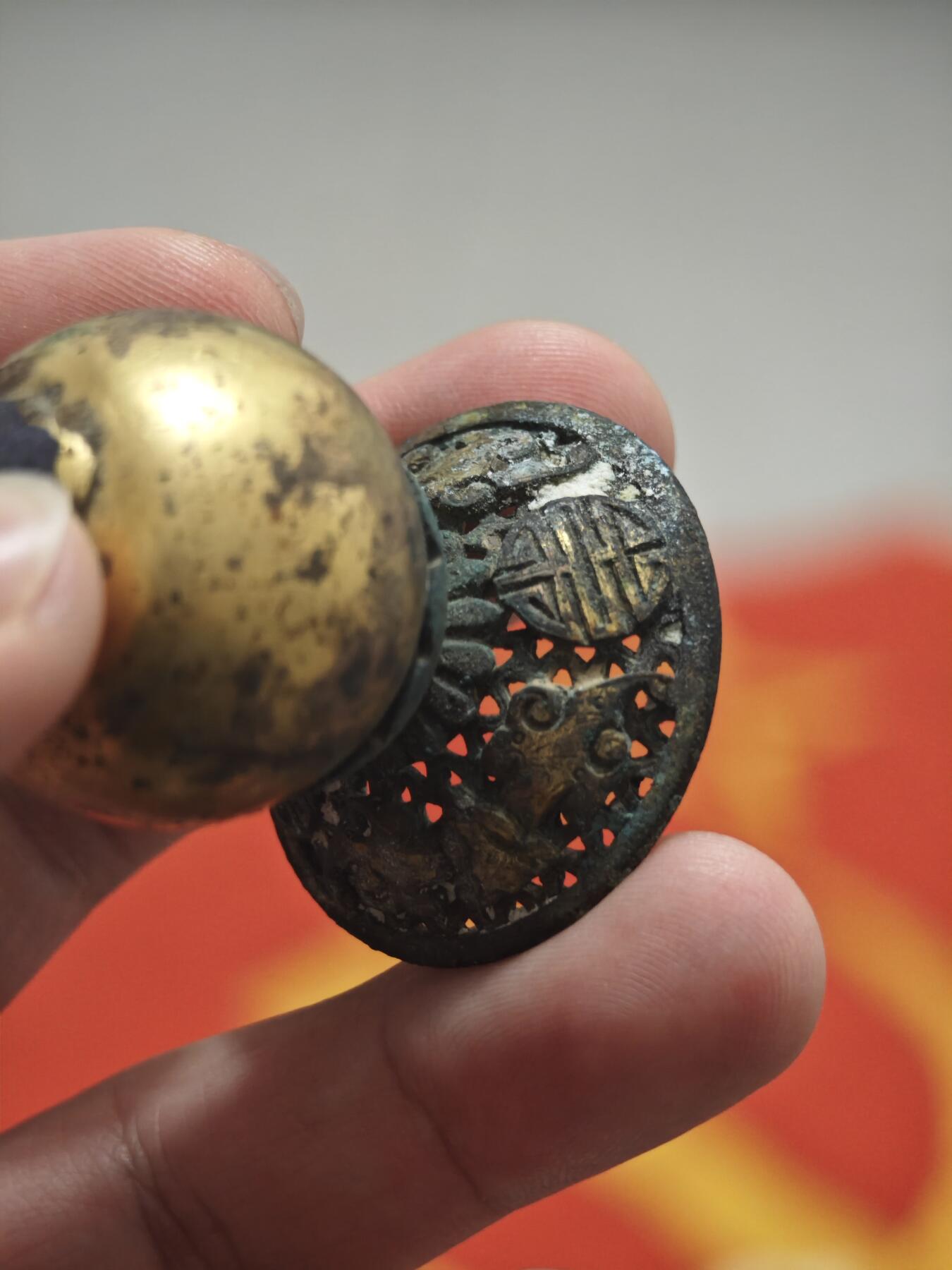 橙子收藏第五期 清代官员铜鎏金福寿纹镂空帽顶 ，是清代冠服制度与吉祥文化的实物见证