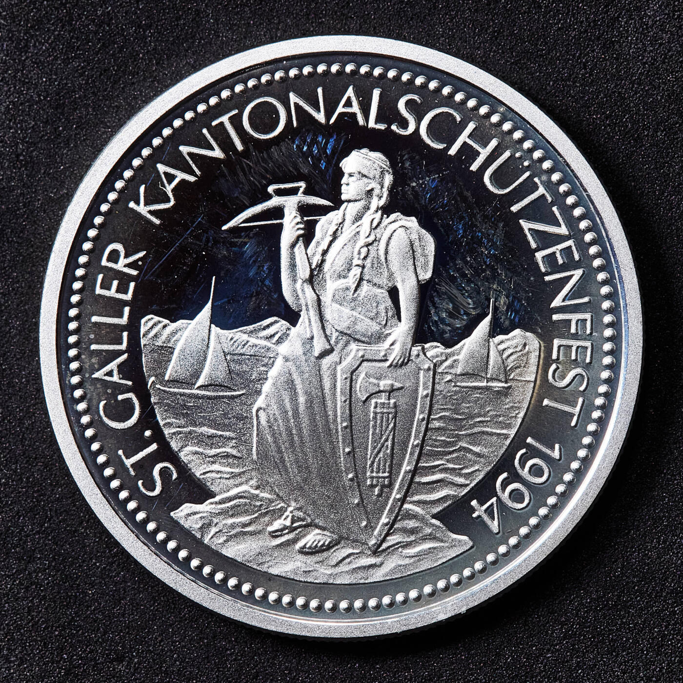 【俄甄集藏】2026年(049)03-18星期三 晚 19:30 全场包邮 瑞士1994年纪念圣加伦射击节50法郎精制大银币，重25克，90%银，发行量2200枚，名誉品种