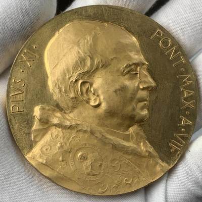 掌中浮雕-藏着的欧洲第054场 - 1928年梵蒂冈庇护十一世新祭坛首次祈祷上帝镀金铜章，  68mm