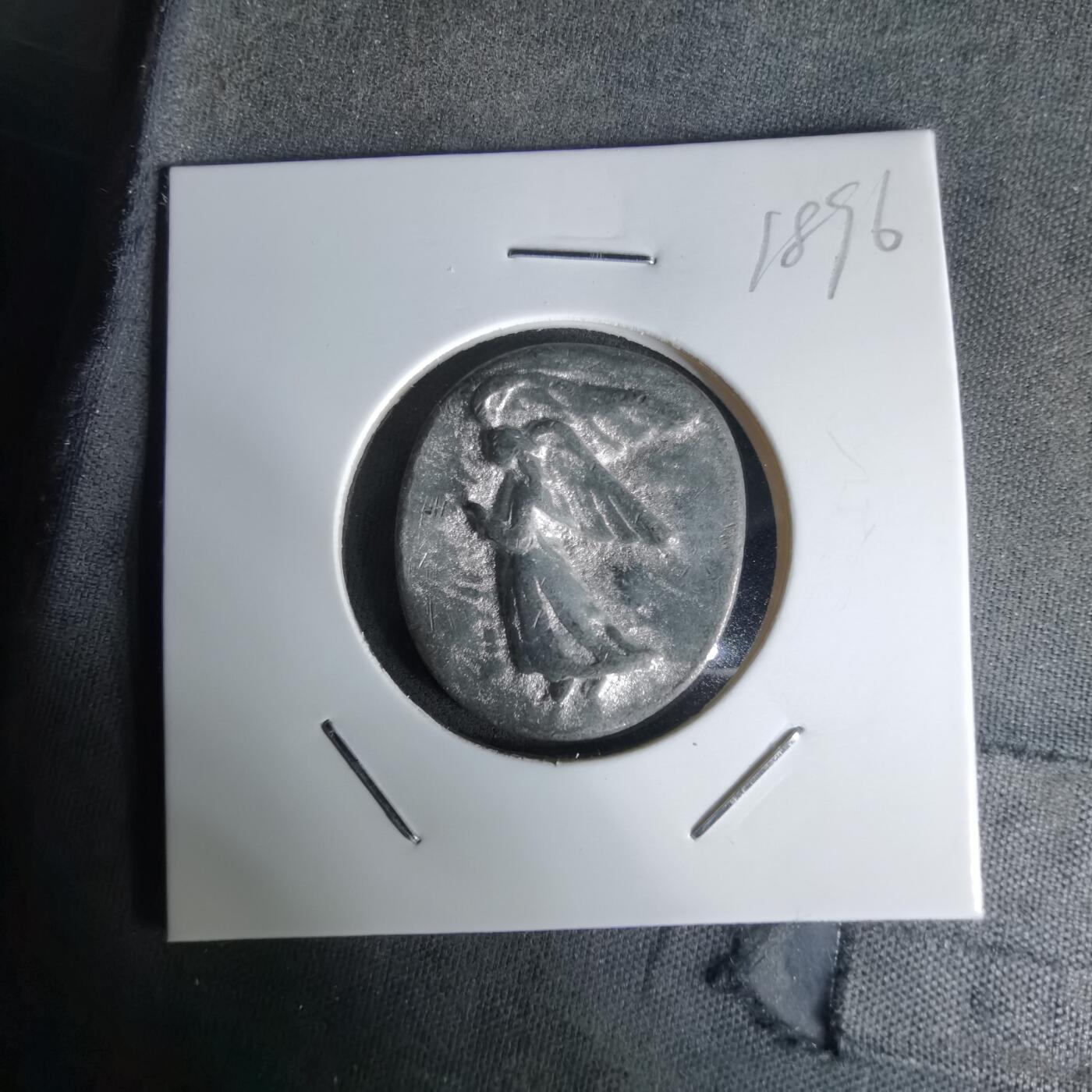 沼泽如烟--第1018场 古希腊胜利女神尼克（Nike）形象的现代饰品/纪念章