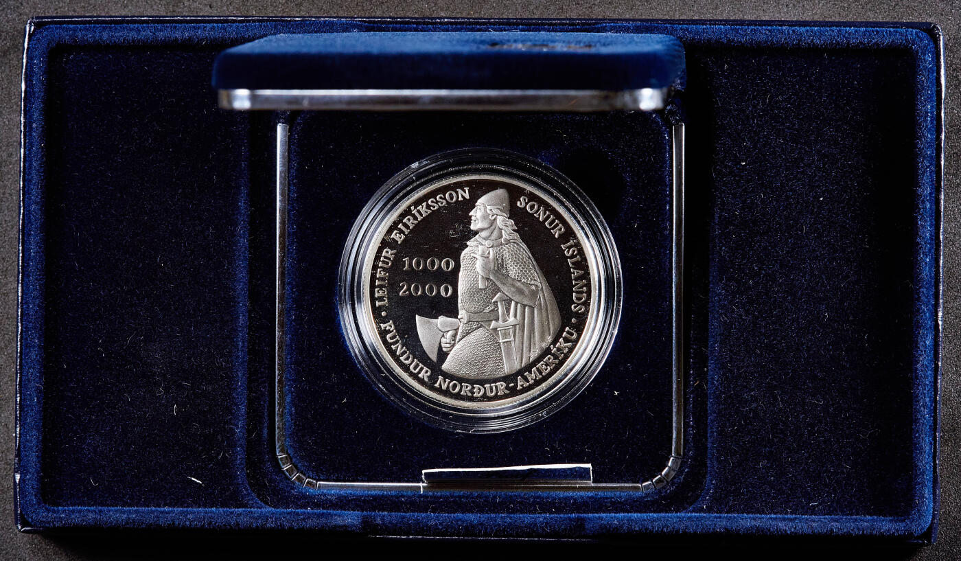 【俄甄集藏】2026年(049)03-18星期三 晚 19:30 全场包邮 冰岛2000年纪念维京探险家莱夫·埃里克松发现美洲1000年1000克朗精制大银币，原盒证，美国费城造币厂代铸，重27.73克，900银，发行量150000枚